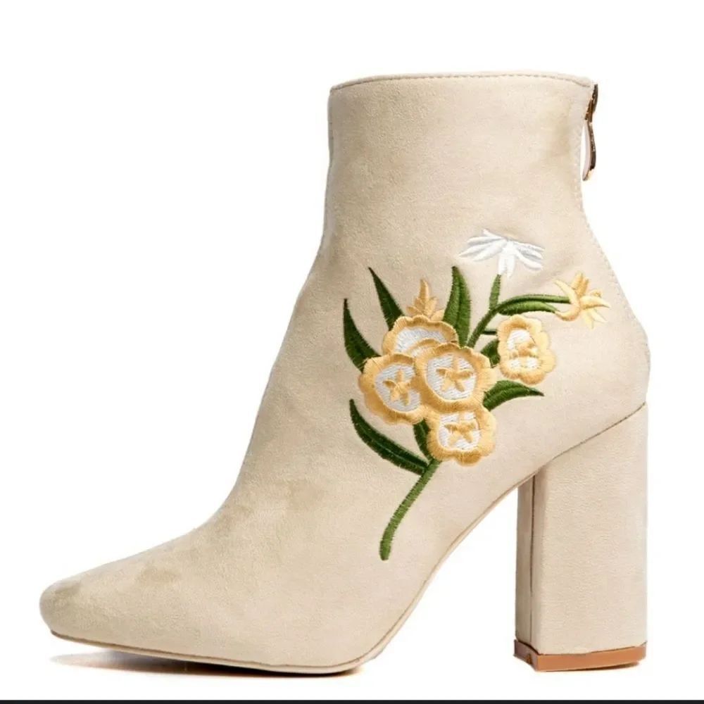 BRAND NEW CAPE ROBBIN BETISA-38 BOOTIES